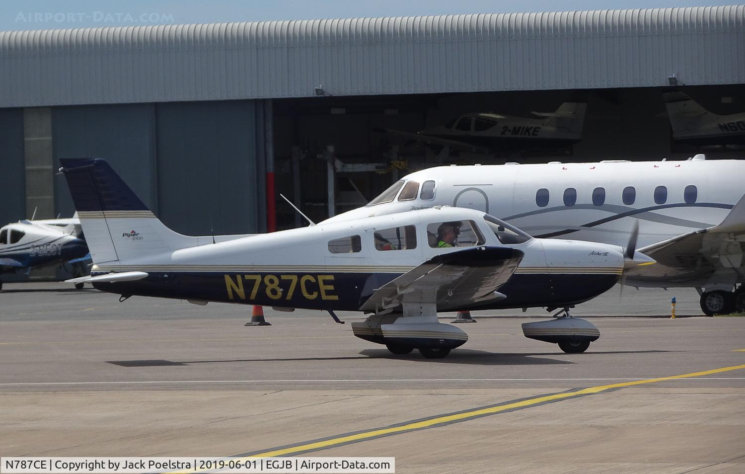 N787CE, Piper PA-28-181 C/N 28-43336, N787CE taxiing at Guernsey