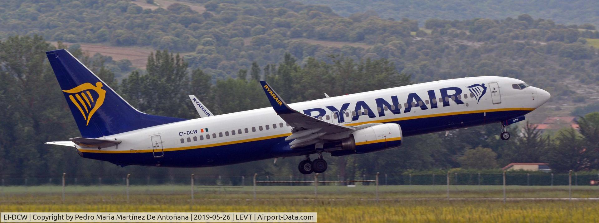 EI-DCW, 2004 Boeing 737-8AS C/N 33568, Aeropuerto de Foronda - Vitoria-Gasteiz - Euskadi - España