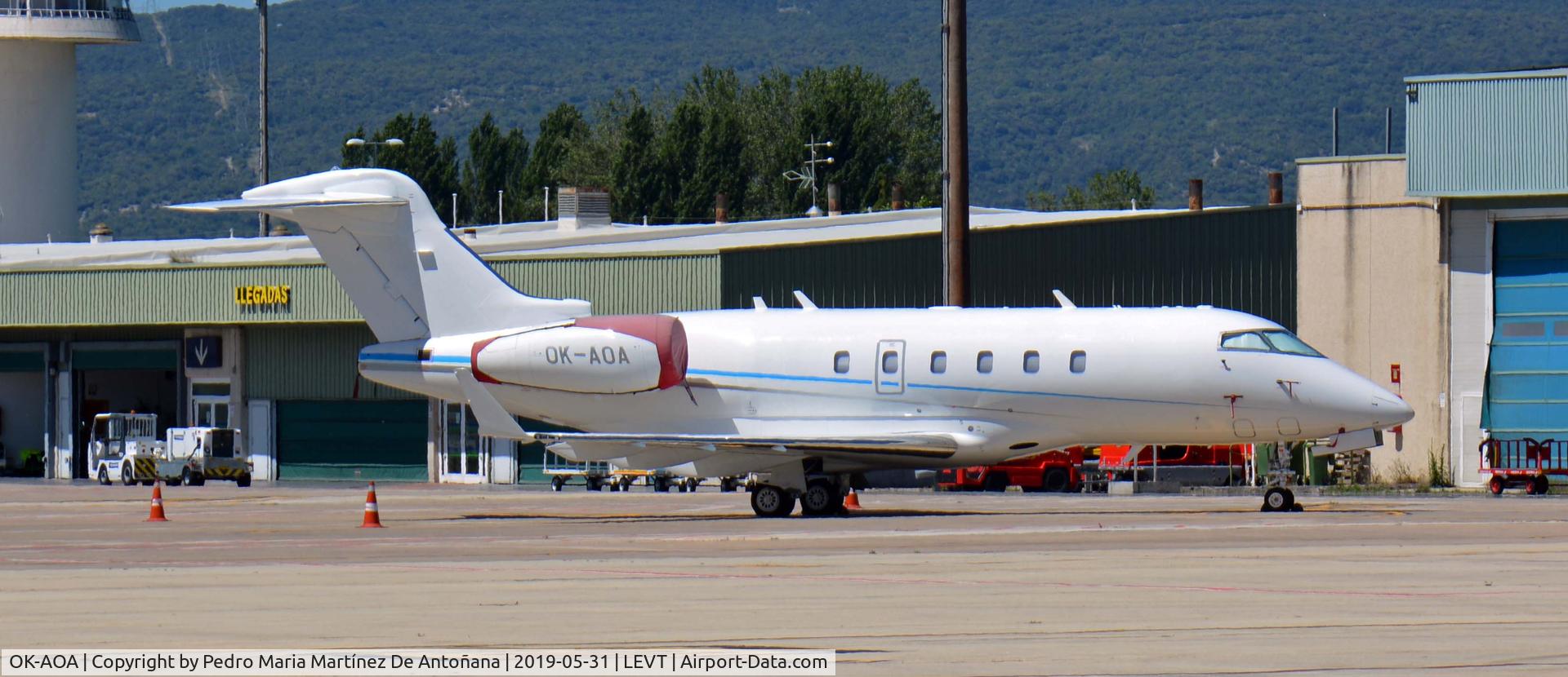 OK-AOA, 2010 Bombardier Challenger 300 (BD-100-1A10) C/N 20295, Aeropuerto de Foronda - Vitoria-Gasteiz - Euskadi - España