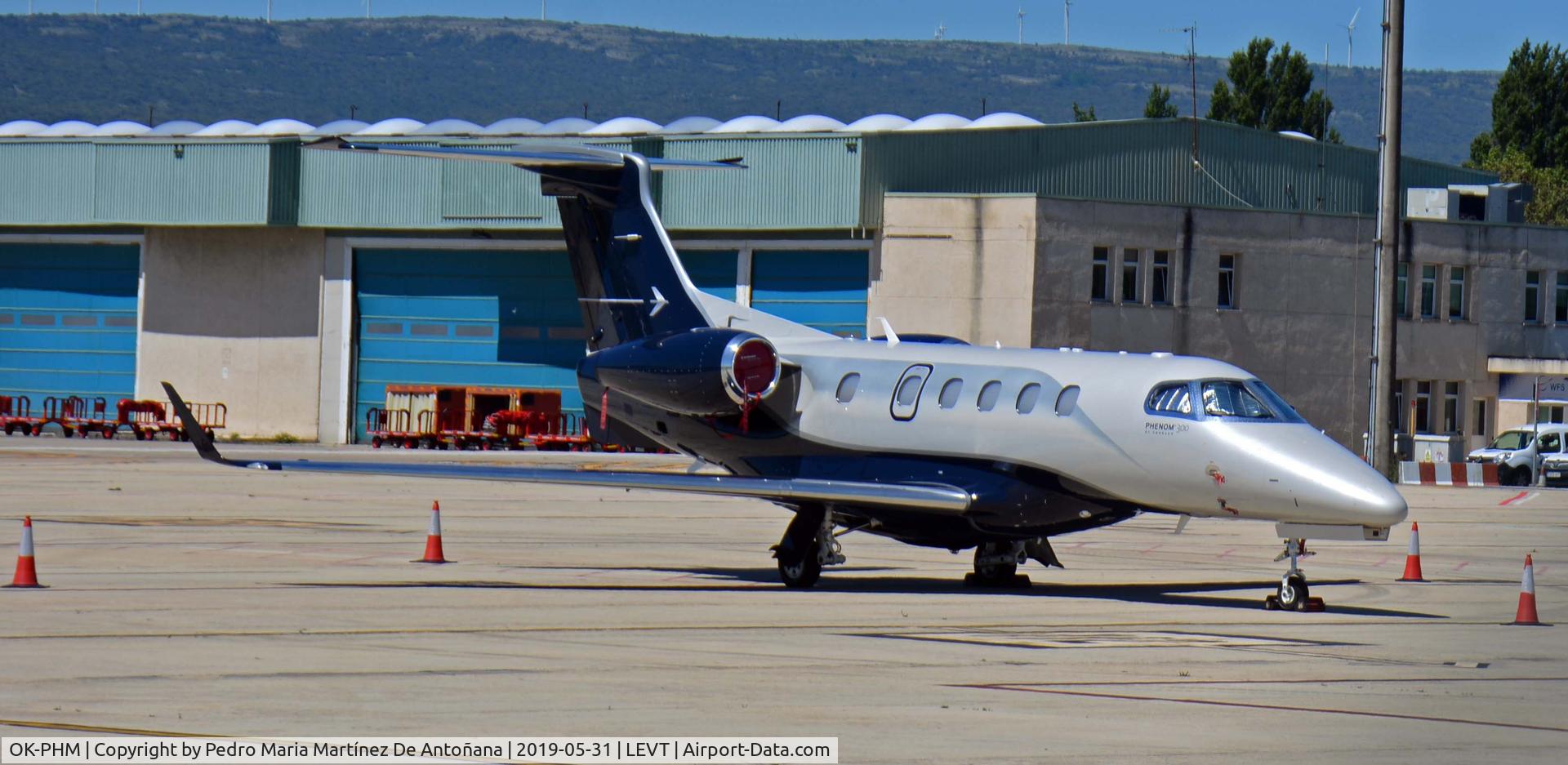 OK-PHM, 2018 Embraer EMB-505 Phenom 300 C/N 50500445, Aeropuerto de Foronda - Vitoria-Gasteiz - Euskadi - España