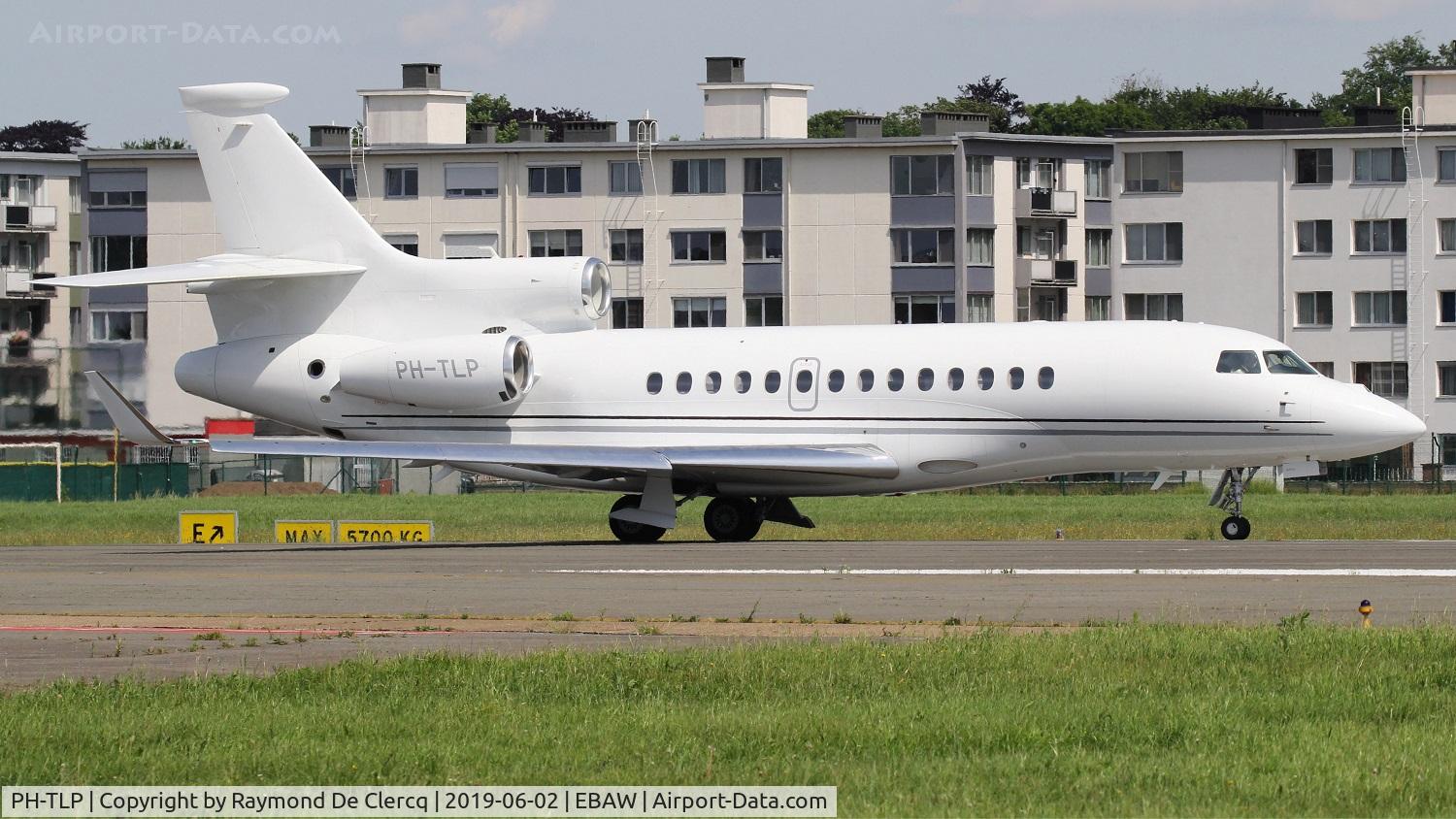 PH-TLP, 2015 Dassault Falcon 7X C/N 259, Ready for take off rwy 11.