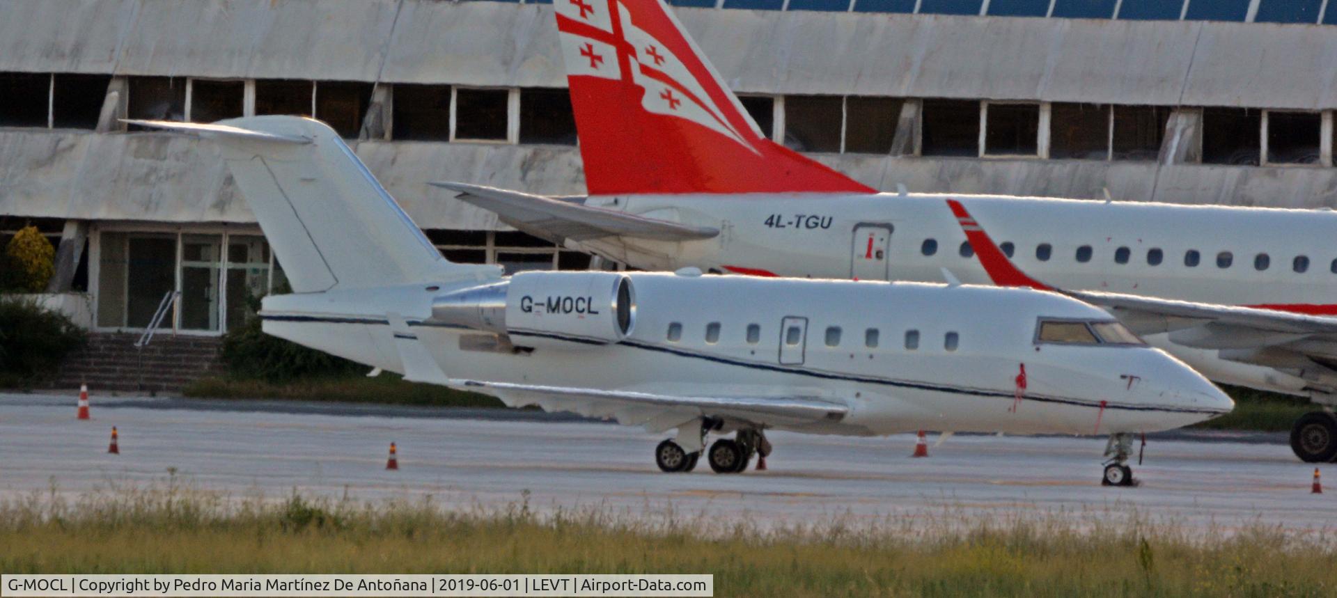 G-MOCL, 2005 Bombardier Challenger 604 (CL-600-2B16) C/N 5620, Aeropuerto de Foronda - Vitoria-Gasteiz - Euskadi - España