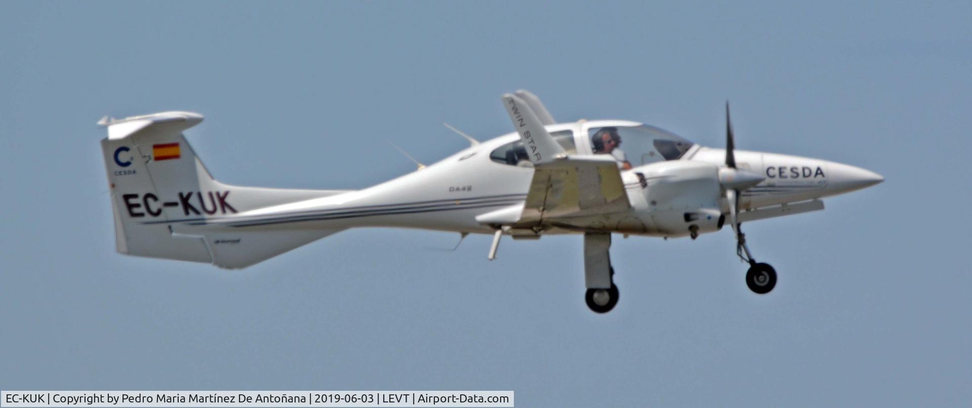 EC-KUK, 2008 Diamond DA-42 Twin Star C/N 42.329, Aeropuerto de Foronda - Vitoria-Gasteiz - Euskadi - España