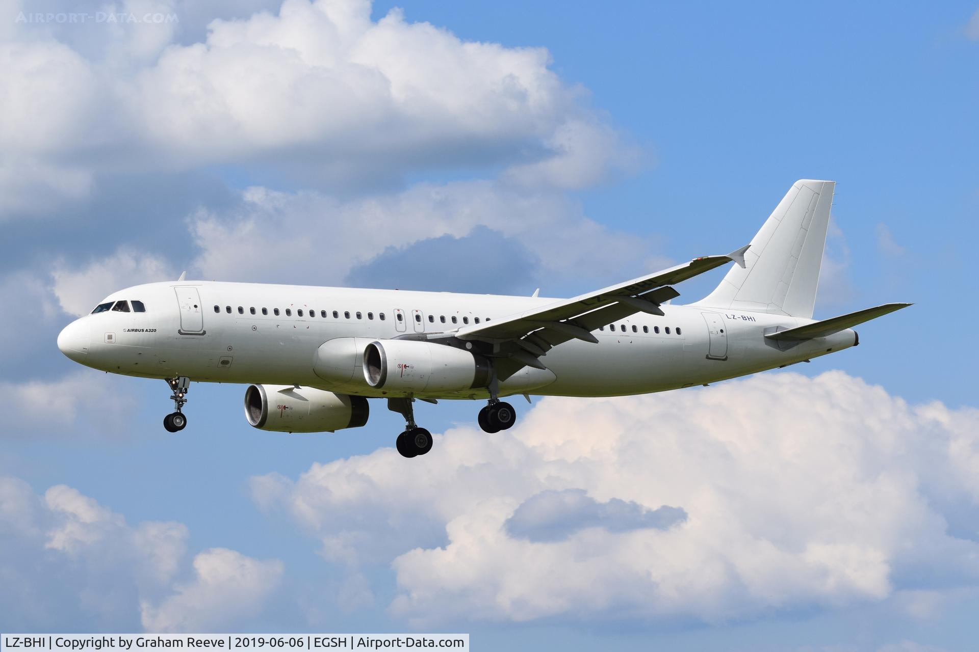 LZ-BHI, 2007 Airbus A320-214 C/N 3125, Landing at Norwich.