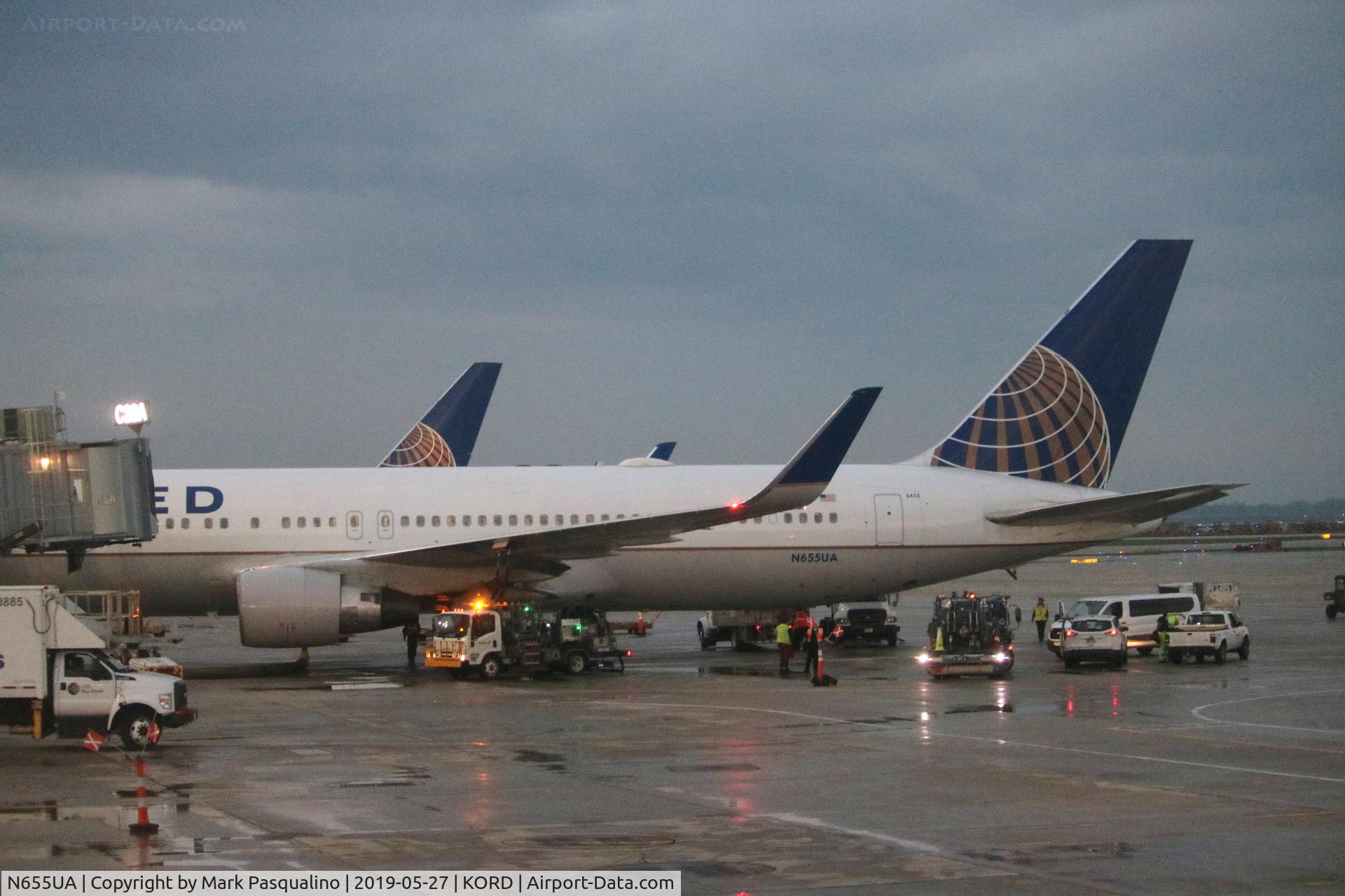 N655UA, 1992 Boeing 767-322/ER C/N 25393, Boeing 767-322