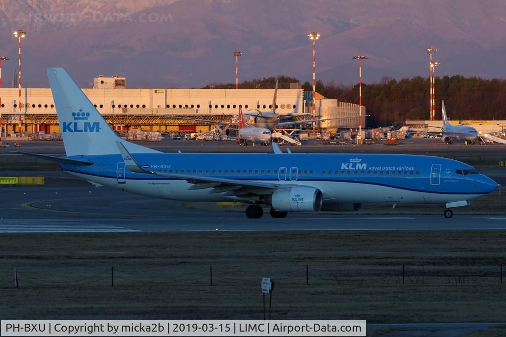 PH-BXU, 2006 Boeing 737-8BK C/N 33028, Taxiing