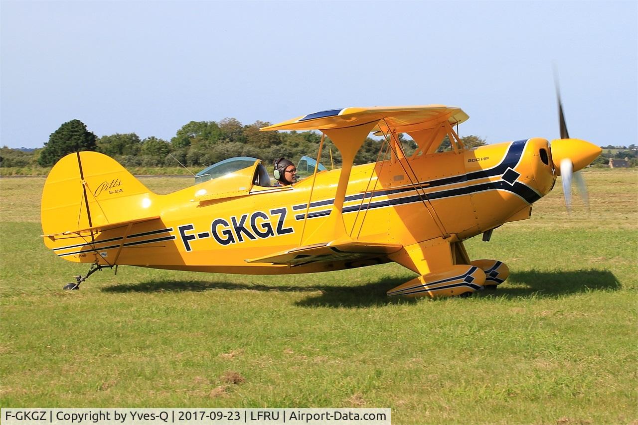 F-GKGZ, 1977 Pitts S-2A Special C/N 2149, Pitts S-2A Special, Taxiing, Morlaix-Ploujean airport (LFRU-MXN) air show 2017