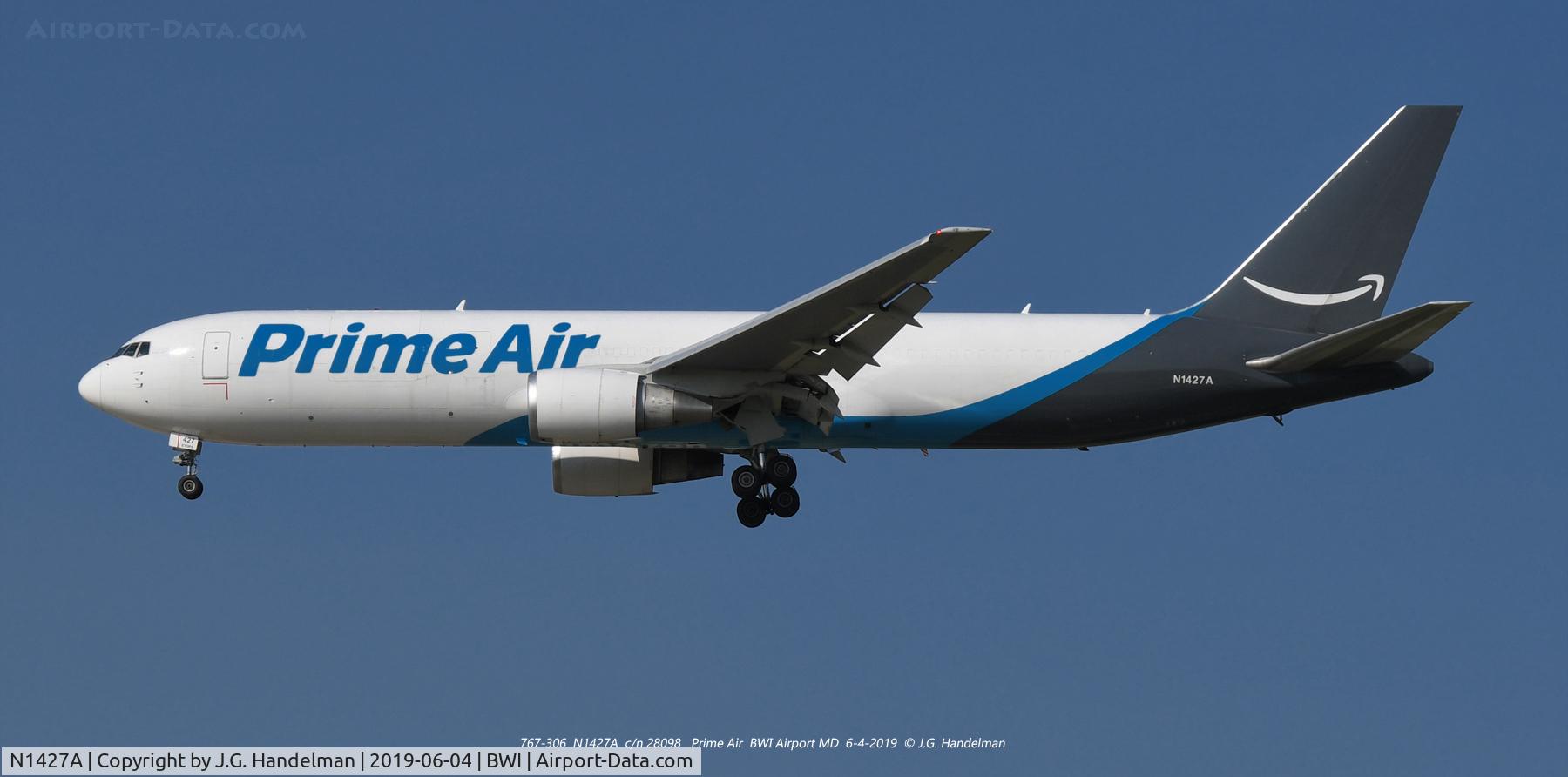 N1427A, 1996 Boeing 767-306 C/N 28098, Final Approach to 33L.
