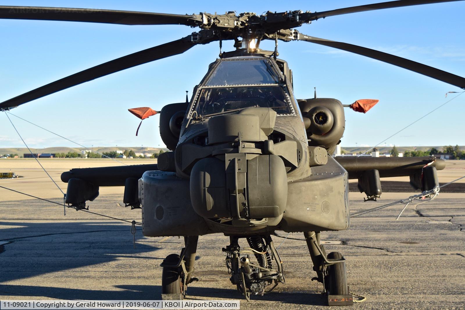 11-09021, 2011 Boeing AH-64E Apache Guardian C/N B3021, Parked on north GA ramp. Hydraulic  leak.