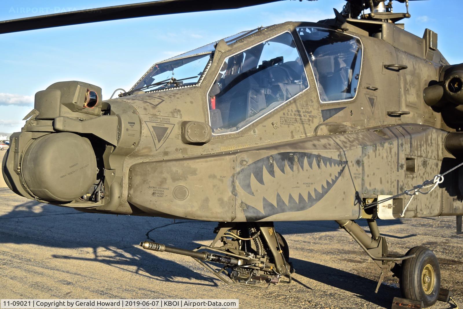 11-09021, 2011 Boeing AH-64E Apache Guardian C/N B3021, Parked on north GA ramp. Hydraulic  leak.