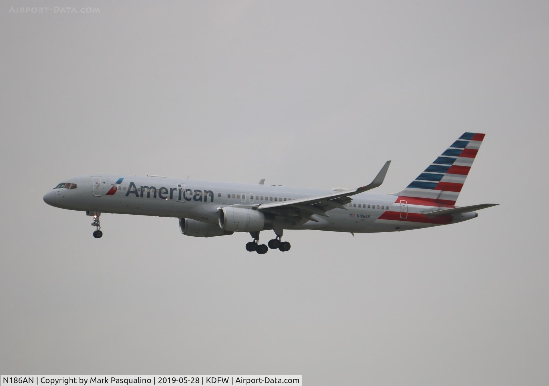 N186AN, 2001 Boeing 757-223 C/N 32380, Boeing 757-223