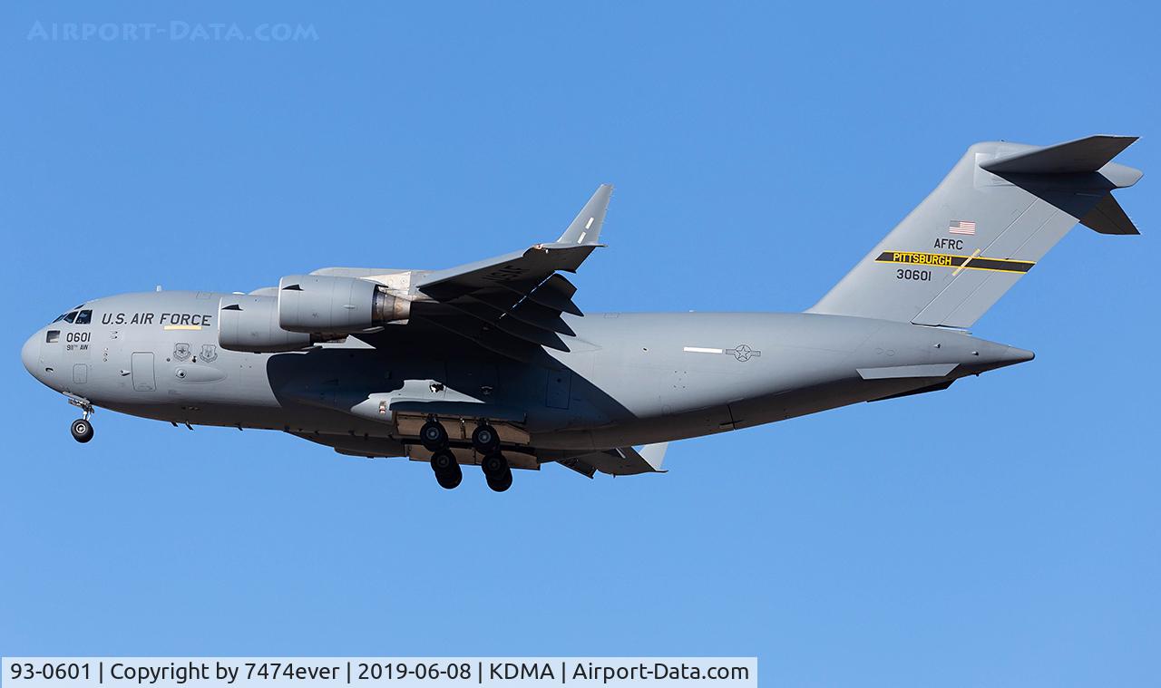 93-0601, 1993 McDonnell Douglas C-17A Globemaster III C/N 50021, A Pittsburgh AFRC C-17 on approach into Davis-Monthan
