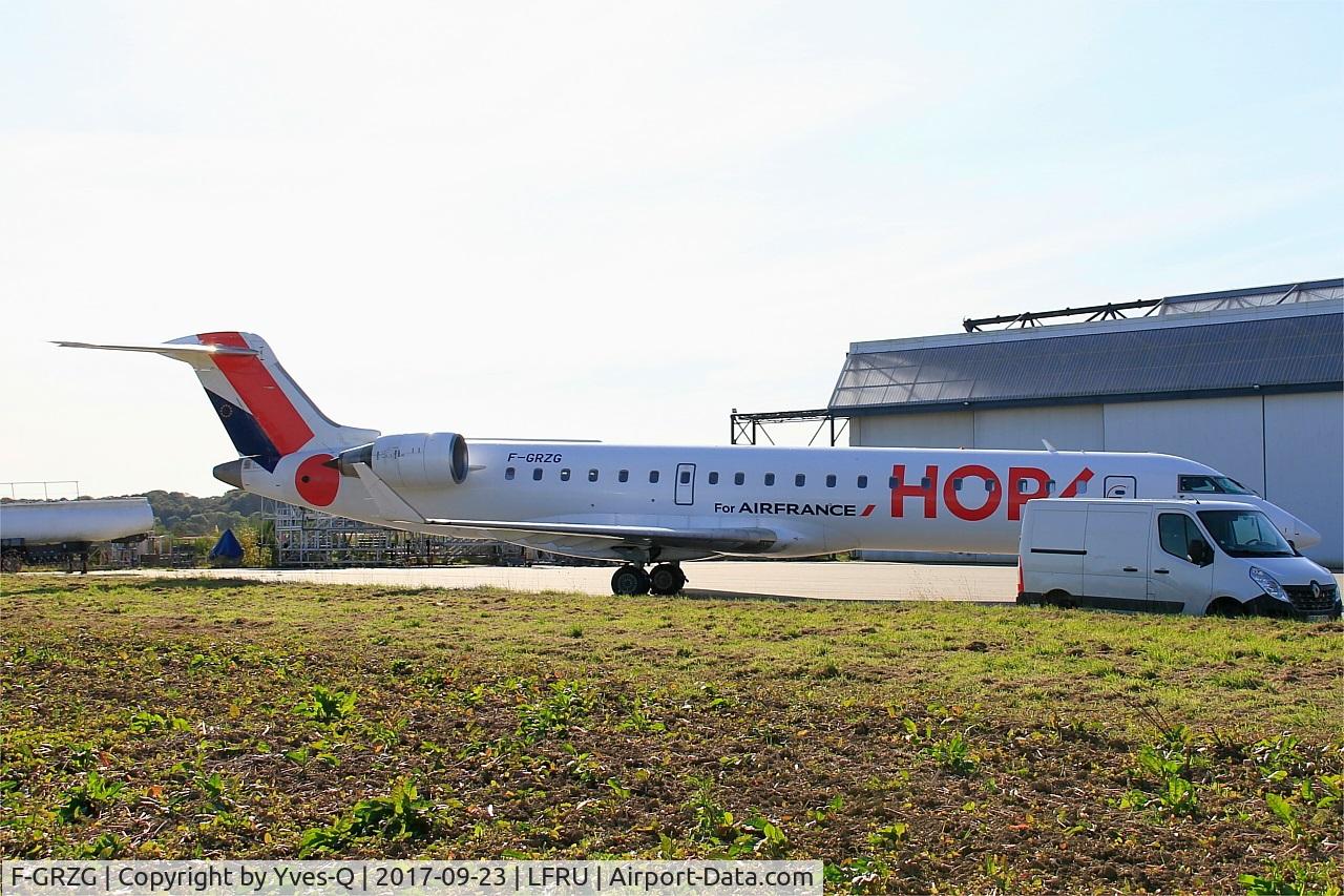 F-GRZG, 2002 Bombardier CRJ-701 (CL-600-2C10) Regional Jet C/N 10037, Bombardier CRJ-701, Parked, Morlaix-Ploujean airport (LFRU-MXN)