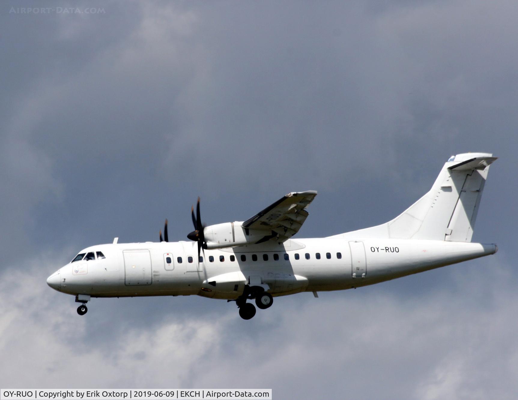 OY-RUO, 1996 ATR 42-500 C/N 514, OY-RUO landing rw 22L