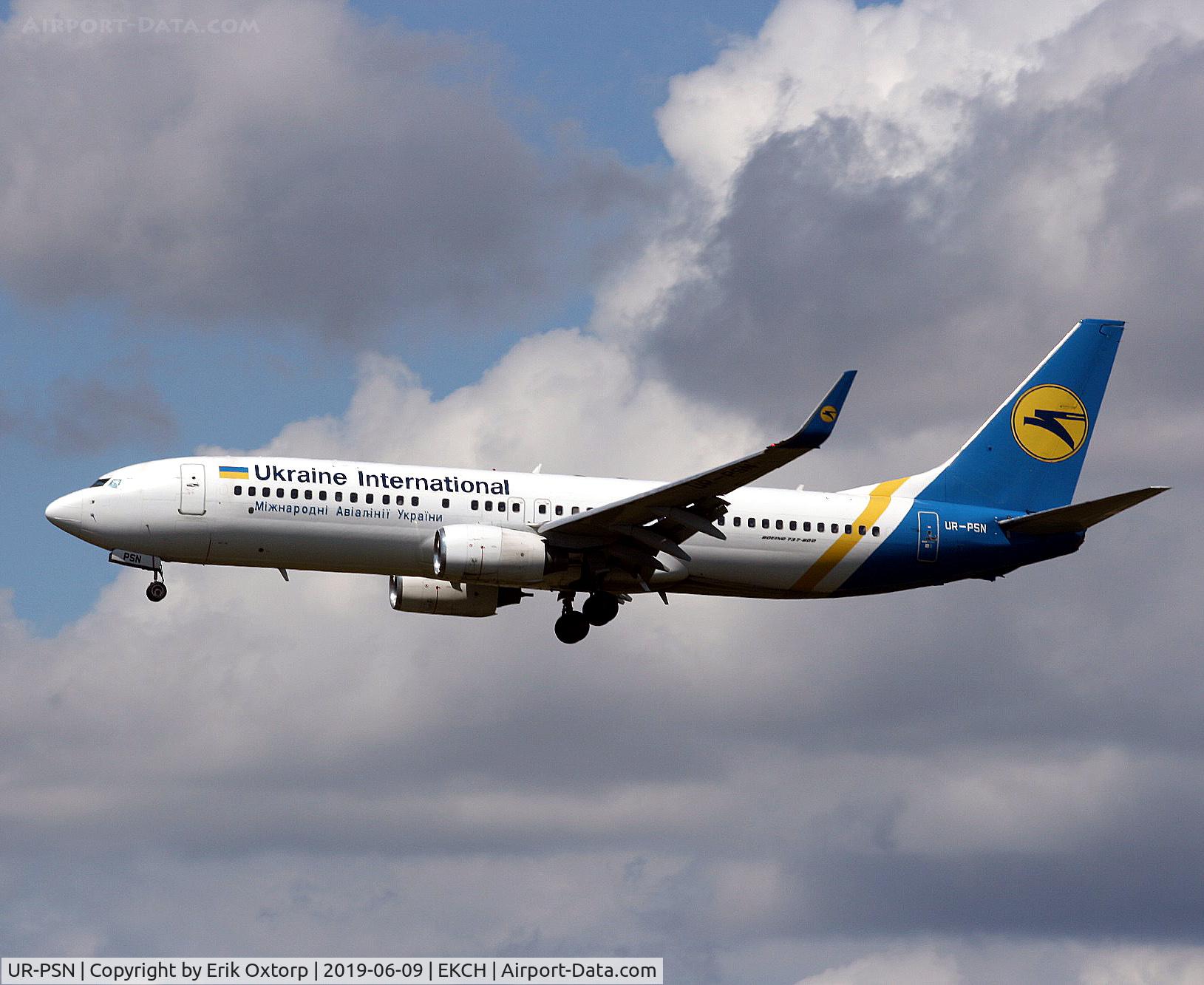 UR-PSN, 1999 Boeing 737-86N C/N 28614, UR-PSN landing rw 22L