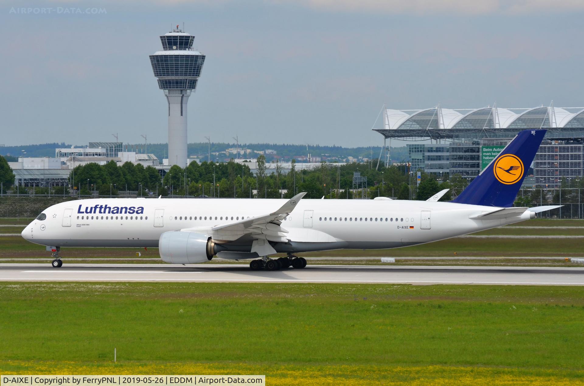 D-AIXE, 2017 Airbus A350-941 C/N 136, Lufthansa A359 taking-off.