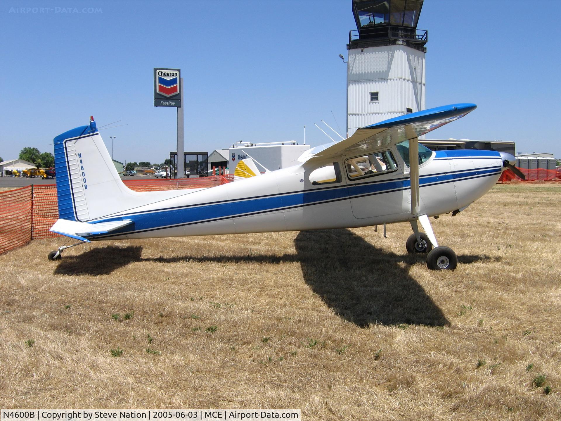 N4600B, 1955 Cessna 180 C/N 31498, beautiful 1955 Cessna 180 at Merced, CA