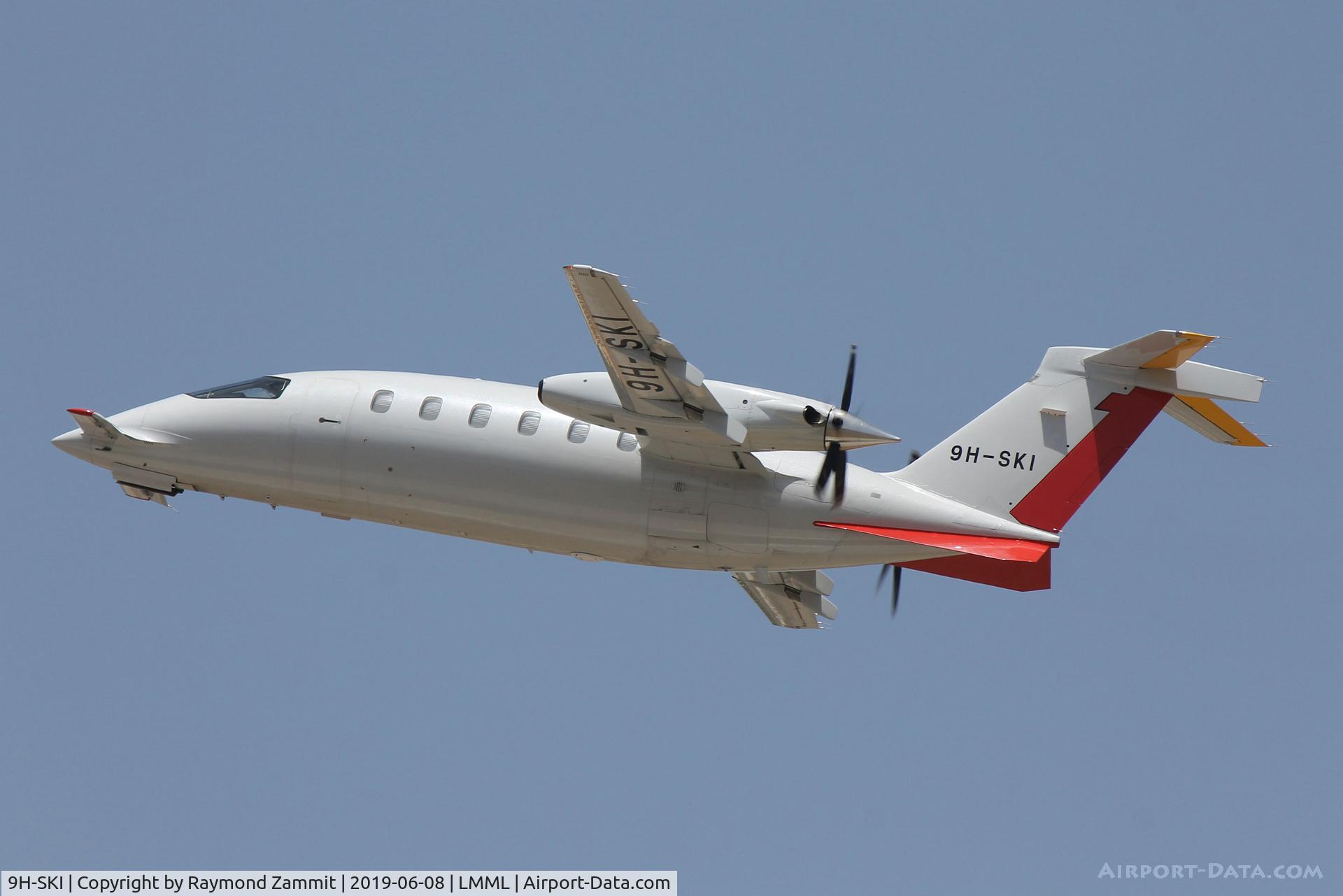 9H-SKI, 2000 Piaggio P-180 Avanti C/N 1040, Piaggio P-180 Avanti 9H-SKI Kemmunett Ltd