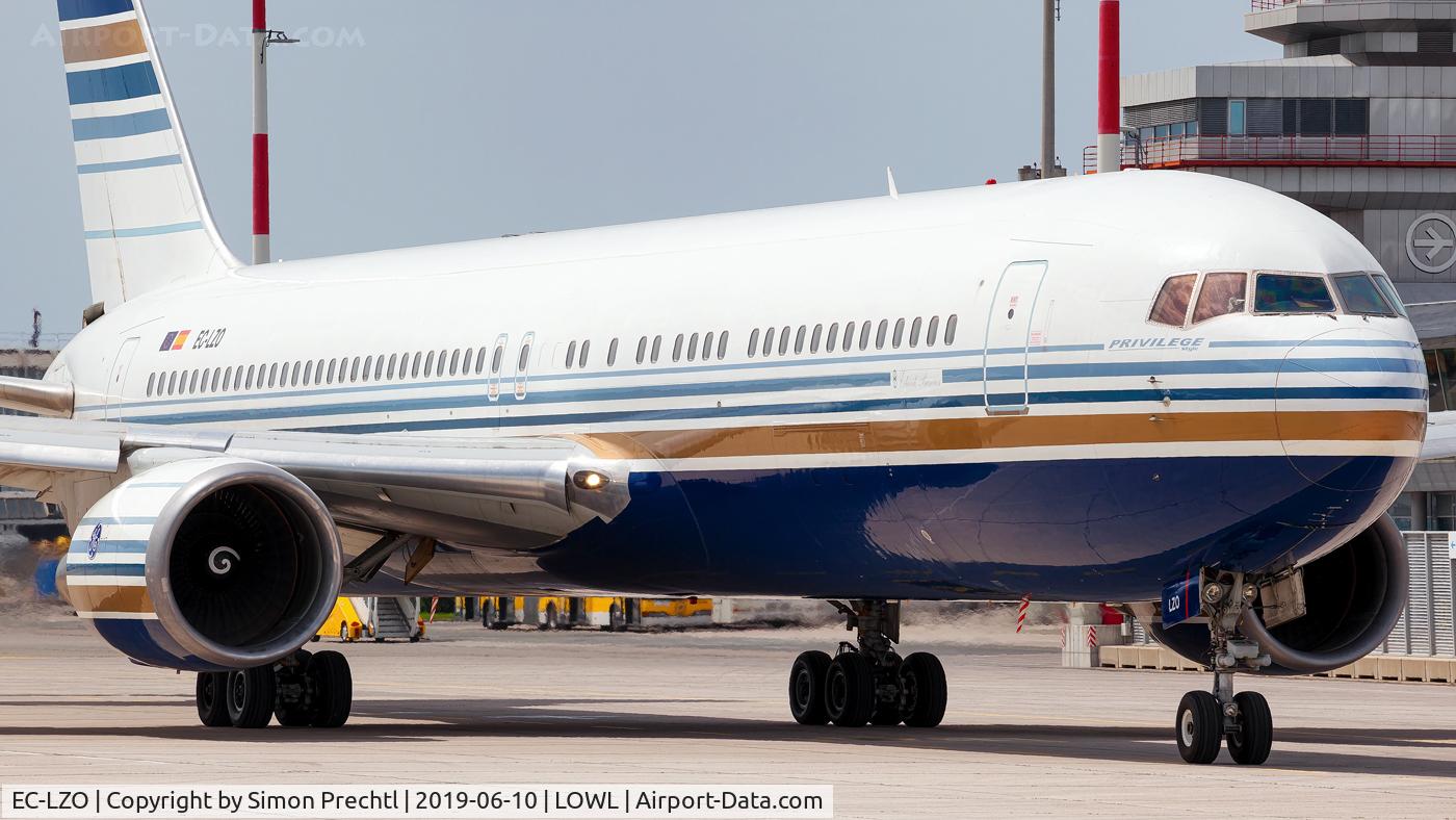 EC-LZO, 1995 Boeing 767-35D/ER C/N 27902, EC-LZO @ Linz Airport
