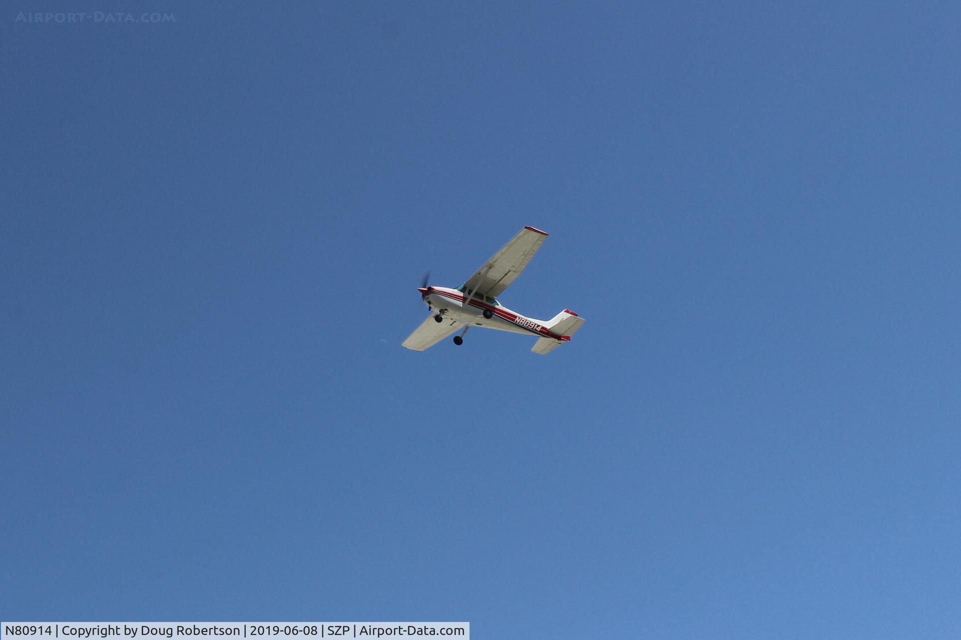N80914, 1976 Cessna 172M C/N 17266799, 1976 Cessna 172M SKYHAWK, Lycoming O-320-E2D 150 Hp, takeoff climb Rwy 22.