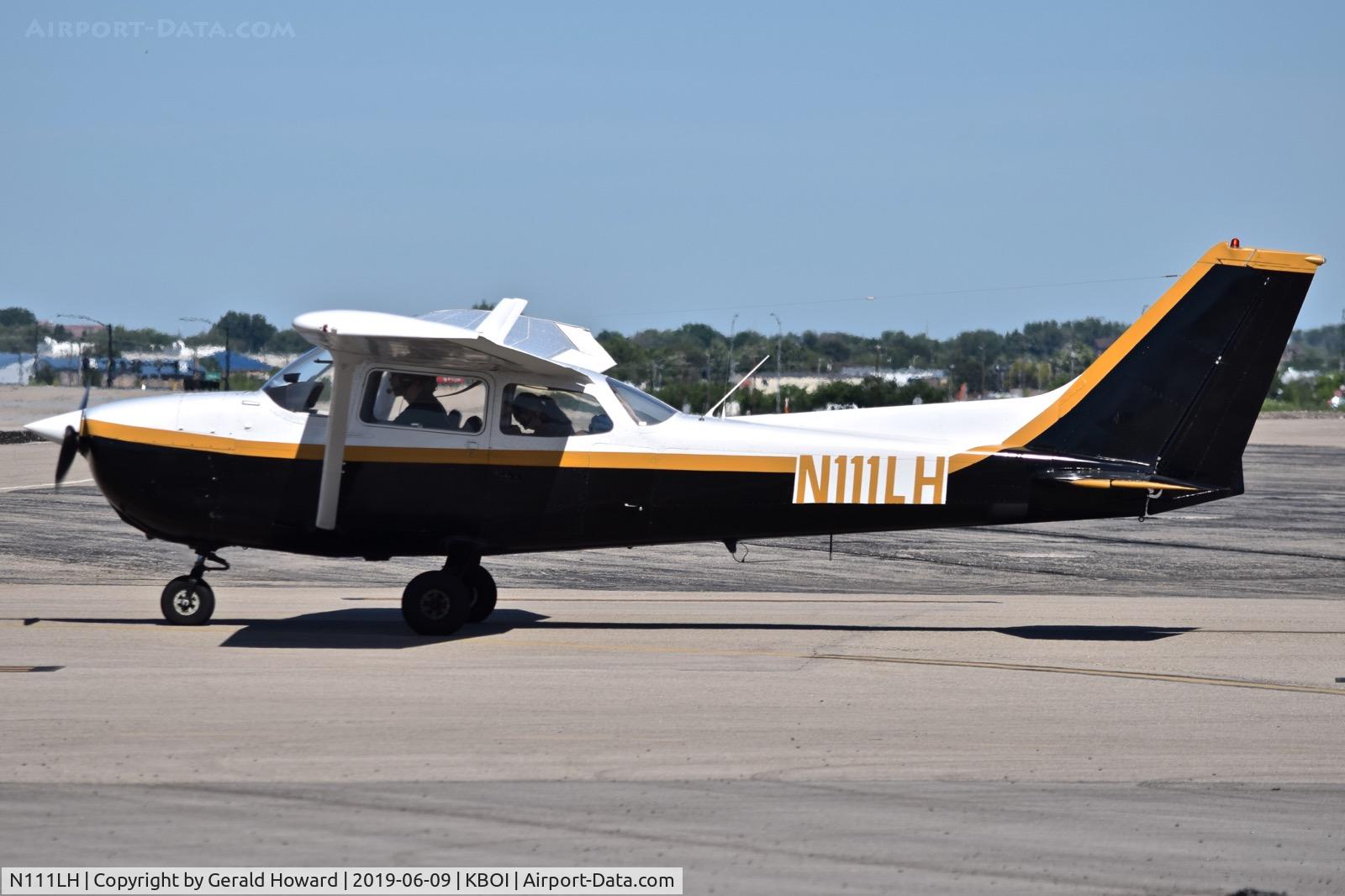 N111LH, 1977 Cessna 172N C/N 17269965, Taxiing from north GA ramp.