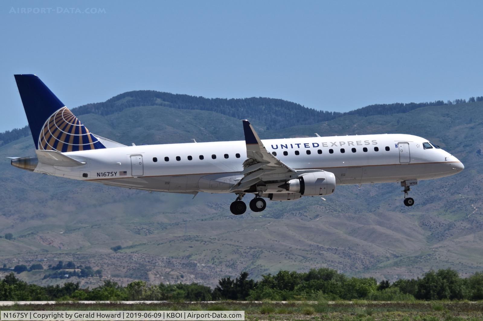 N167SY, 2016 Embraer 175LR (ERJ-170-200LR) C/N 17000616, Landing RWY 10R.