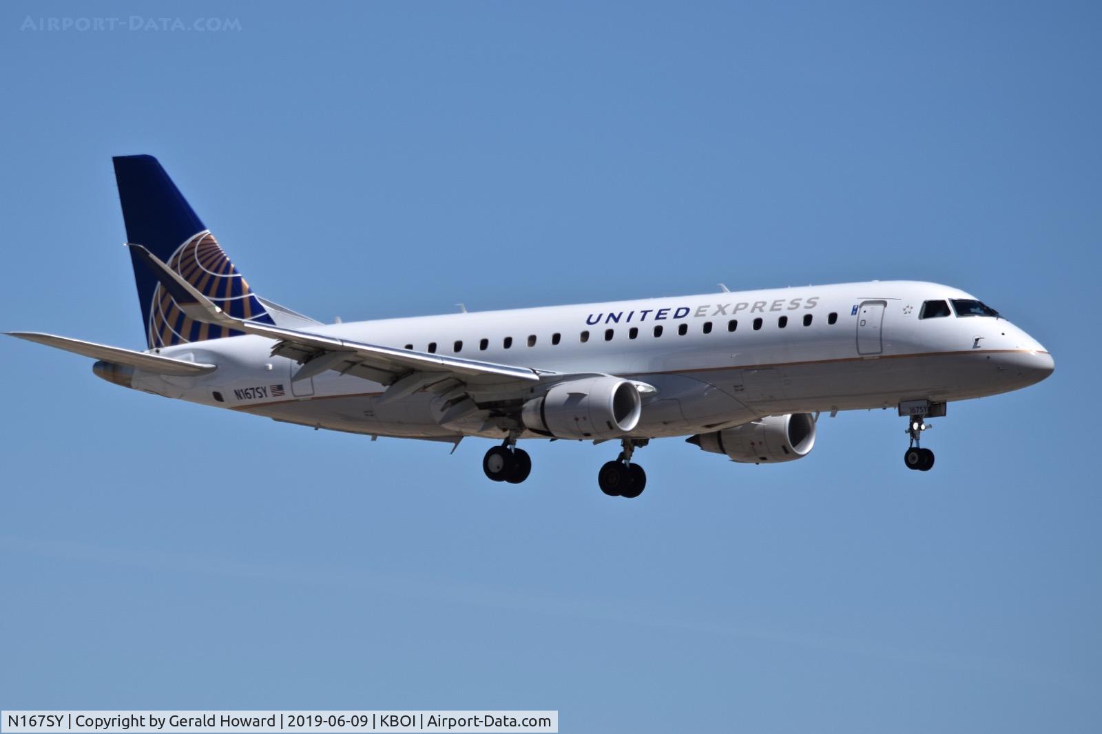 N167SY, 2016 Embraer 175LR (ERJ-170-200LR) C/N 17000616, Landing approach to RWY 10R.