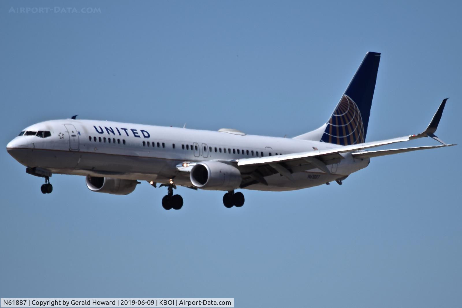 N61887, 2015 Boeing 737-924/ER C/N 42192, Landing RWY 10R.
