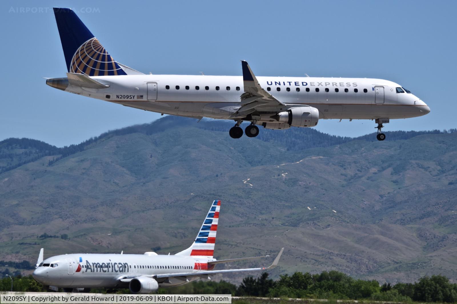 N209SY, 2017 Embraer 175LR (ERJ-170-200LR) C/N 17000645, Landing RWY 10R.