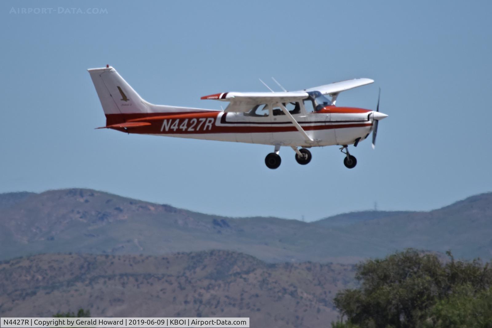 N4427R, 1974 Cessna 172M C/N 17263173, Landing RWY 10R.