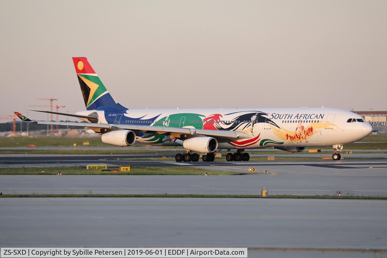 ZS-SXD, 2004 Airbus A340-313X C/N 643, Line up RWY18 in the last light of the day.