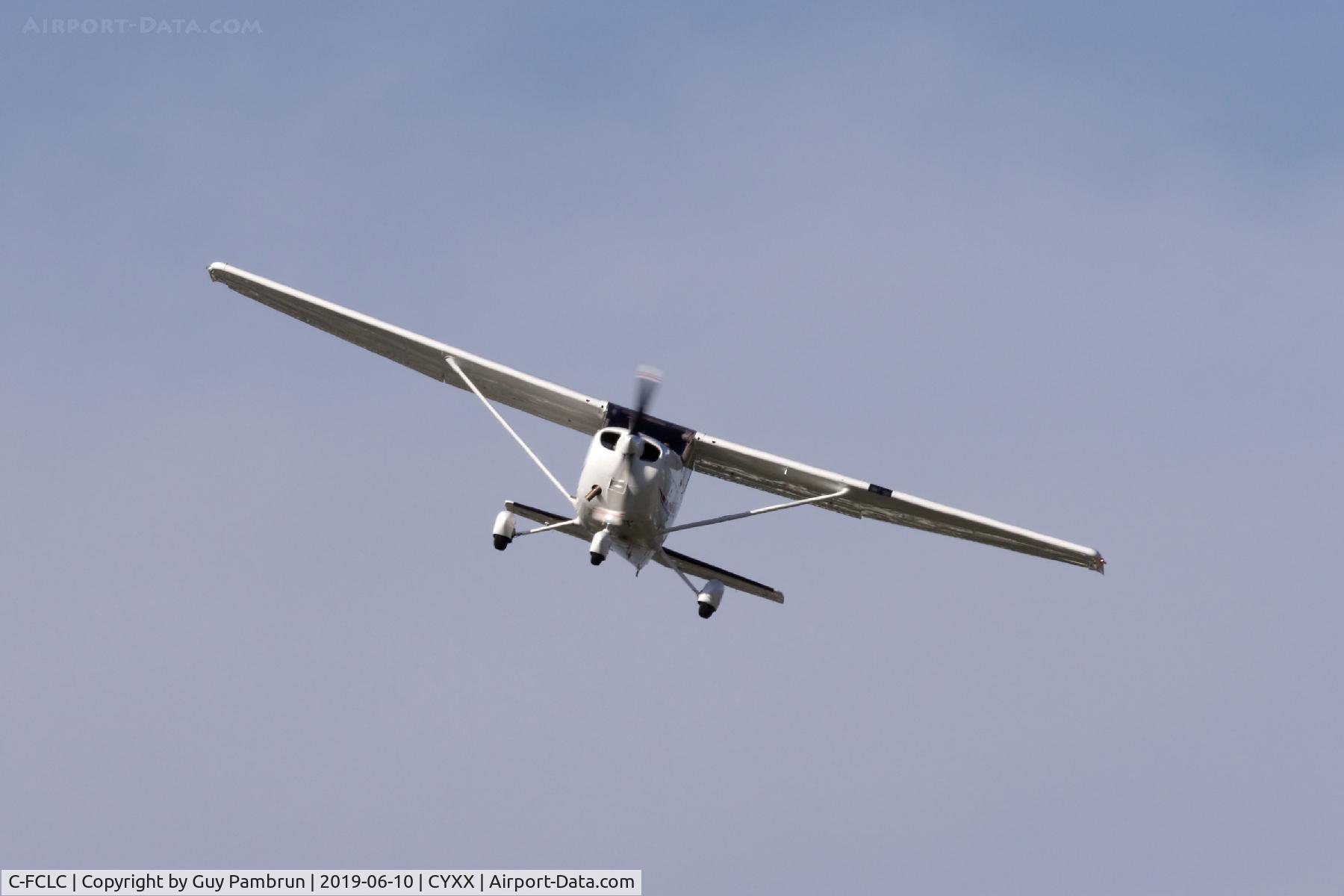 C-FCLC, 2001 Cessna 172S C/N 172S8763, Landing