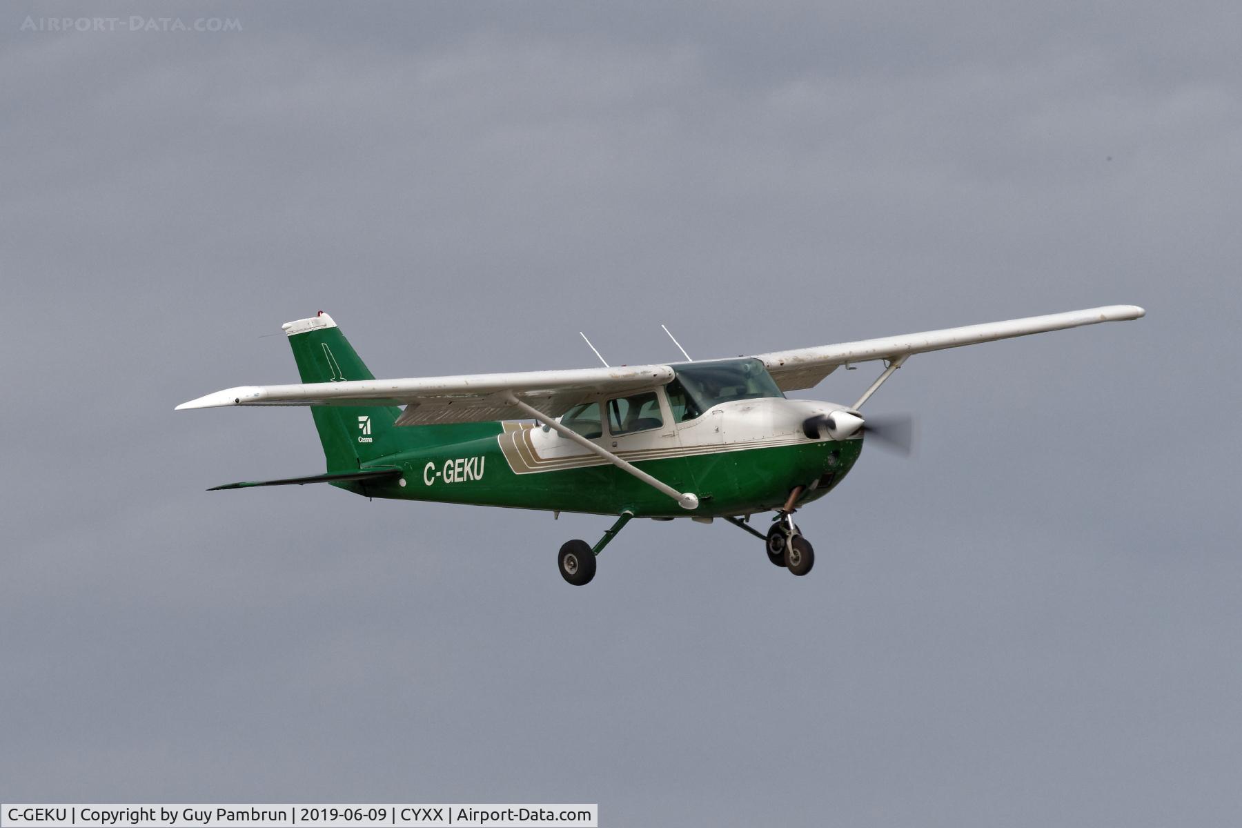 C-GEKU, 1976 Cessna 172M C/N 17266305, Landing