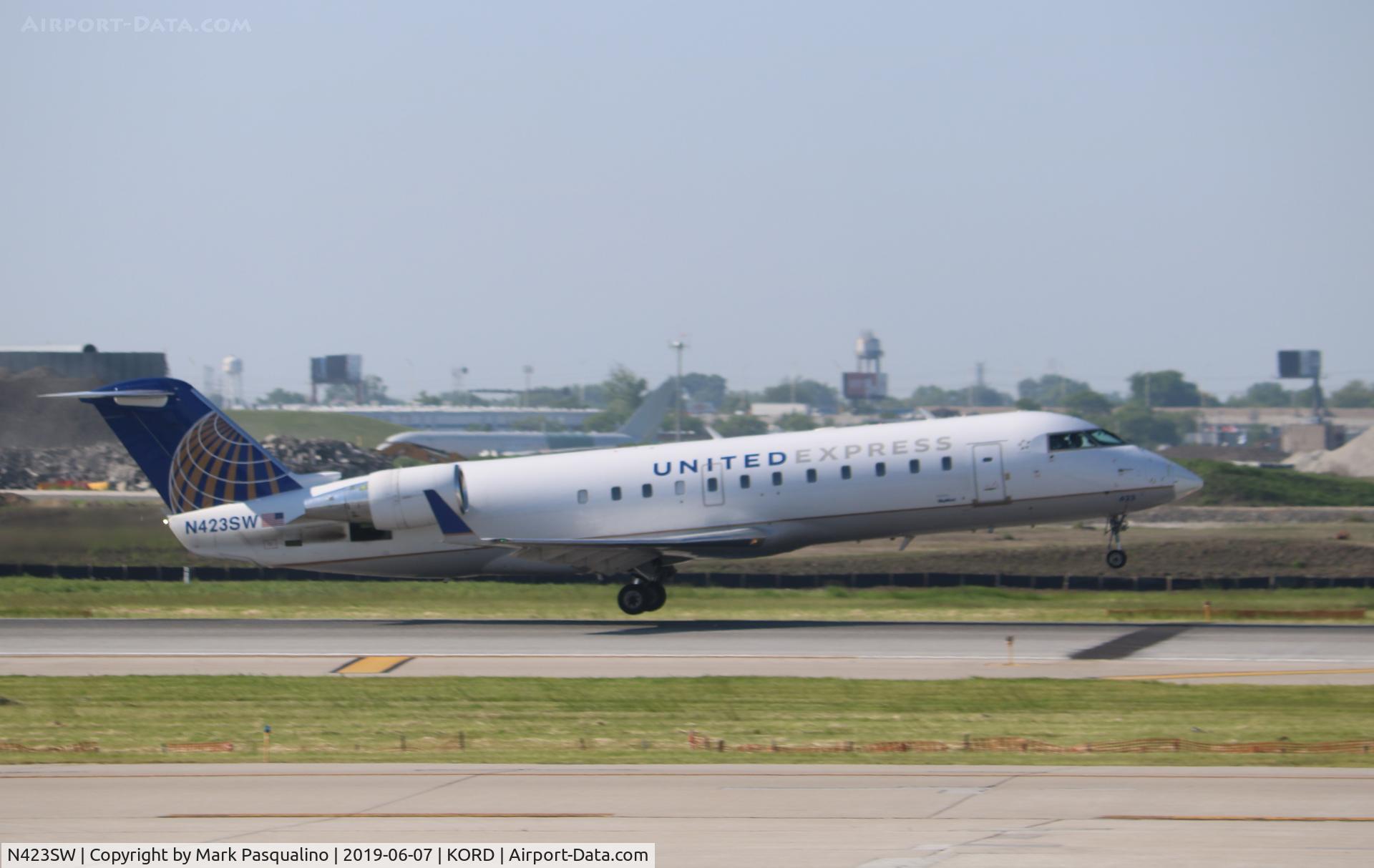 N423SW, 2000 Bombardier CRJ-200LR (CL-600-2B19) C/N 7456, CL-600-2B19