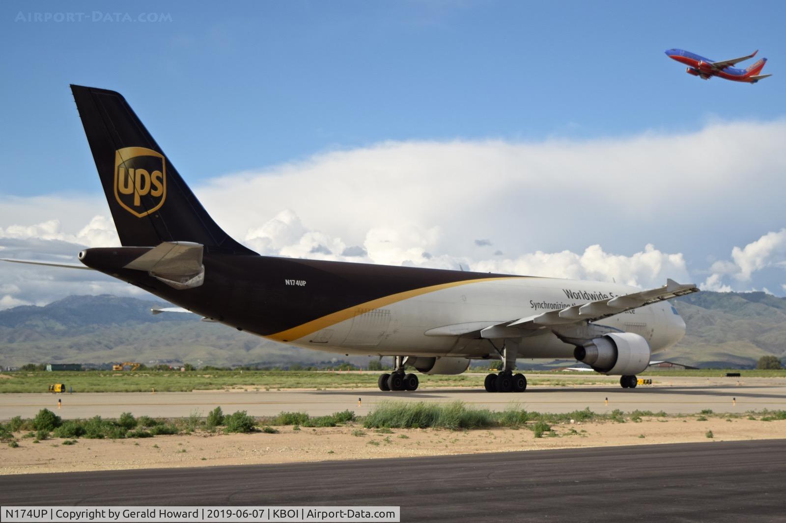 N174UP, 2006 Airbus A300F4-622R C/N 0869, Taxiing on Bravo.