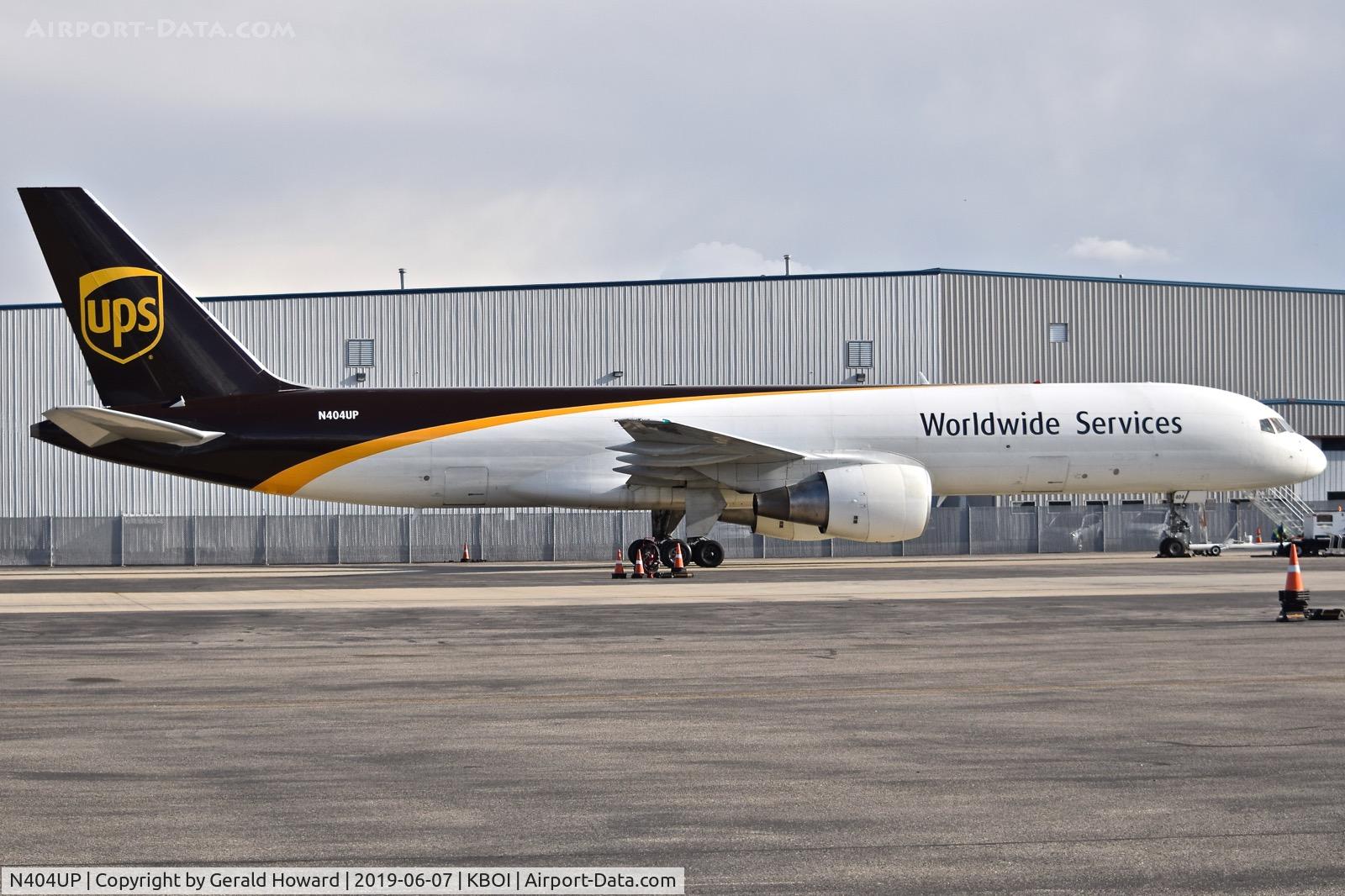 N404UP, 1987 Boeing 757-24APF C/N 23726, Parked on the UPS ramp.