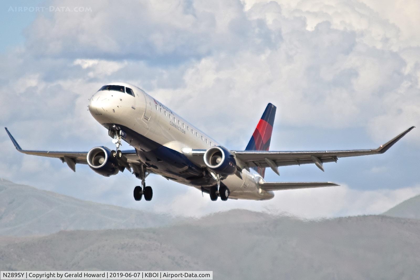 N289SY, 2018 Embraer 175LR (ERJ-170-200LR) C/N 17000756, Take off from RWY 28L.