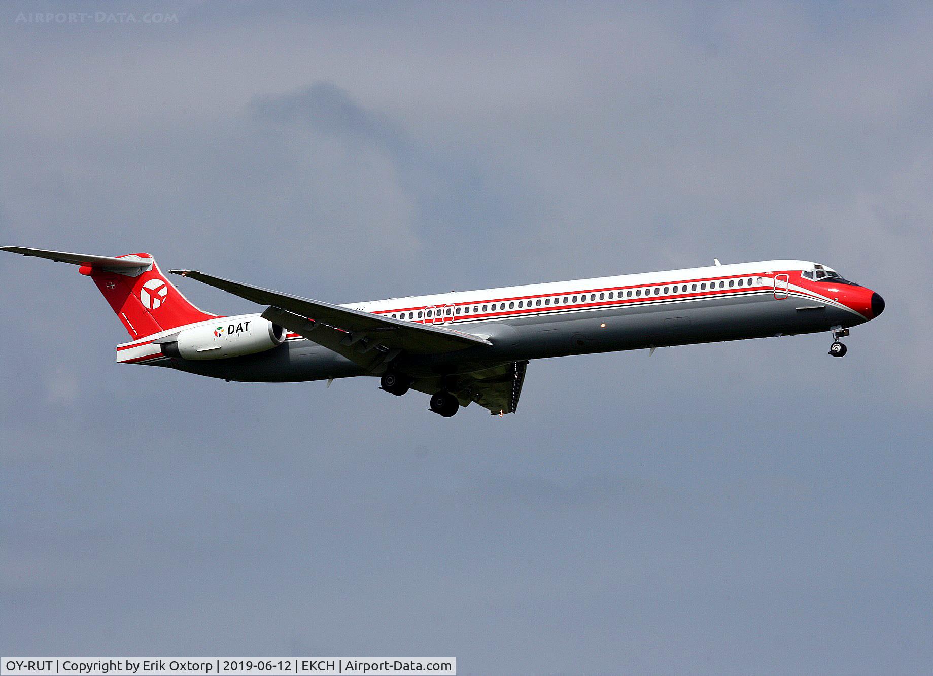 OY-RUT, 1991 McDonnell Douglas MD-82 (DC-9-82) C/N 49902, OY-RUT in the special DAT c/S. Landing rw 04L
