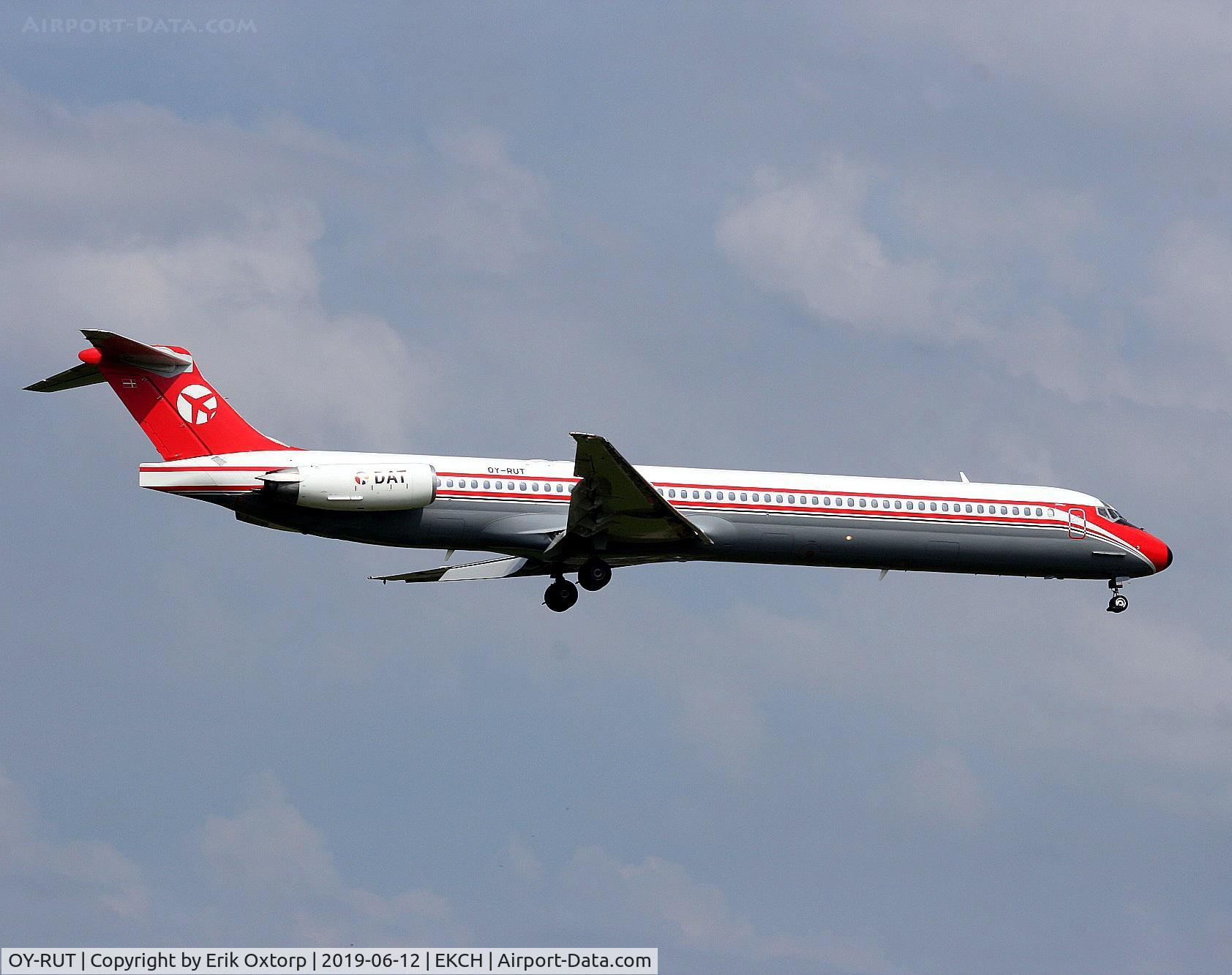 OY-RUT, 1991 McDonnell Douglas MD-82 (DC-9-82) C/N 49902, OY-RUT in the special DAT c/S. Landing rw 04L