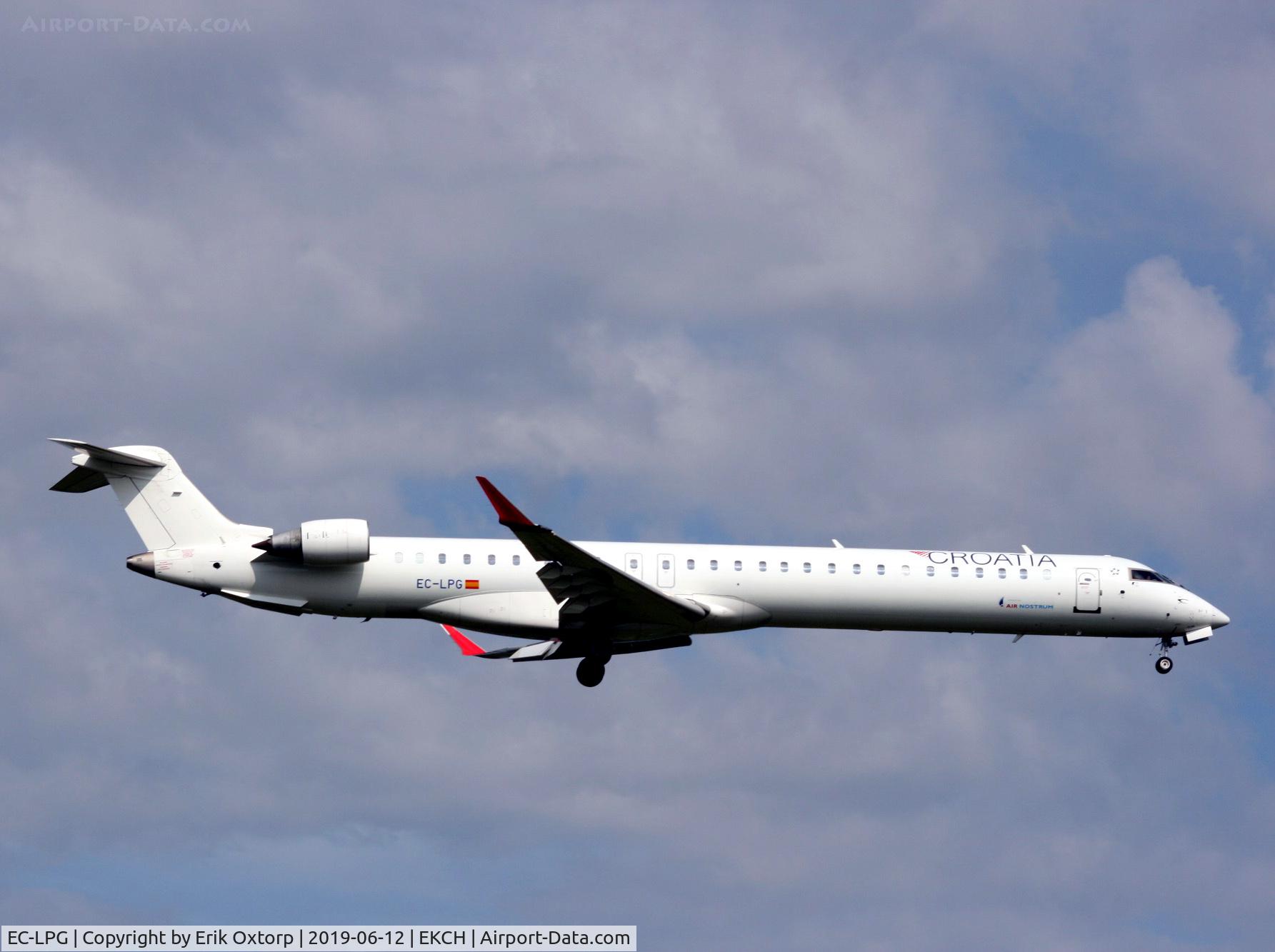 EC-LPG, 2011 Bombardier CRJ-1000ER NG (CL-600-2E25) C/N 19021, EC-LPG landing rw 04L
