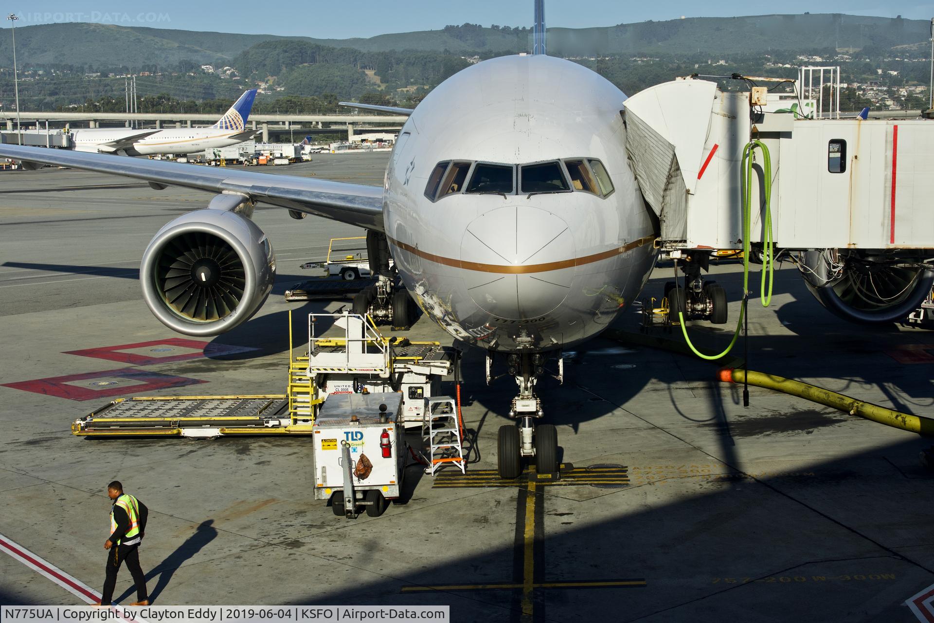 N775UA, 1995 Boeing 777-222 C/N 26947, SFO 2019.