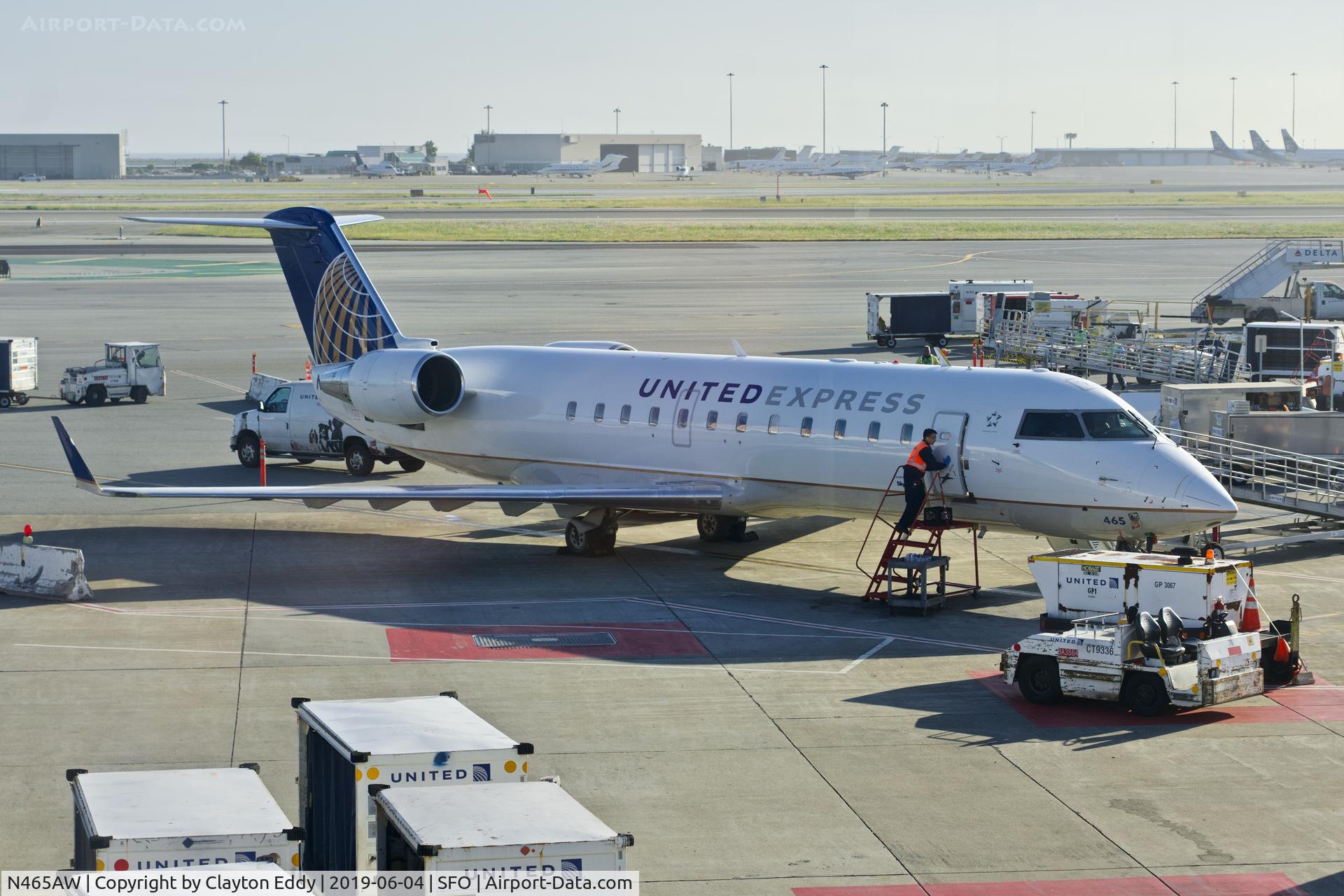 N465AW, 2004 Bombardier CRJ-200LR (CL-600-2B19) C/N 7893, SFO 2019.