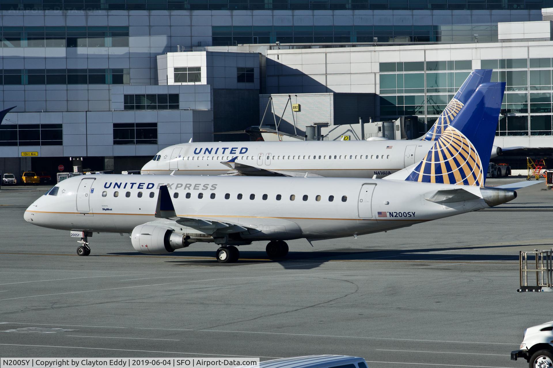 N200SY, 2016 Embraer 175LR (ERJ-170-200LR) C/N 17000623, SFO 2019.