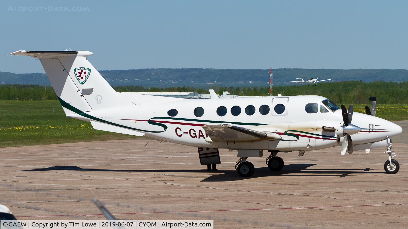 C-GAEW, 1996 Raytheon B200 King Air C/N BB-1546, Parked in front of its hangar right before a departure.