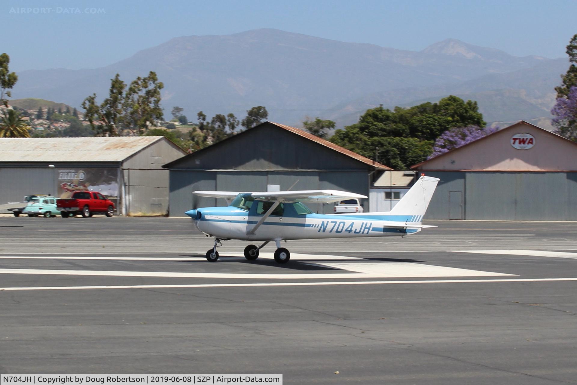 N704JH, 1976 Cessna 150M C/N 15078644, 1976 Cessna 150M, Continental O-200 100 Hp, taking the active-Rwy 22