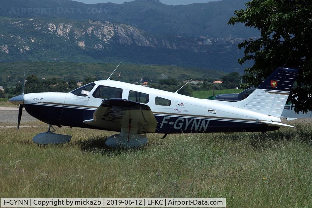 F-GYNN, 1998 Piper PA-28-181 Archer II C/N 28-43172, Parked