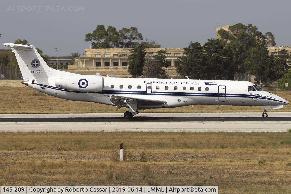 145-209, 1999 Embraer ERJ-135LR (EMB-135LR) C/N 145209, Runway 13