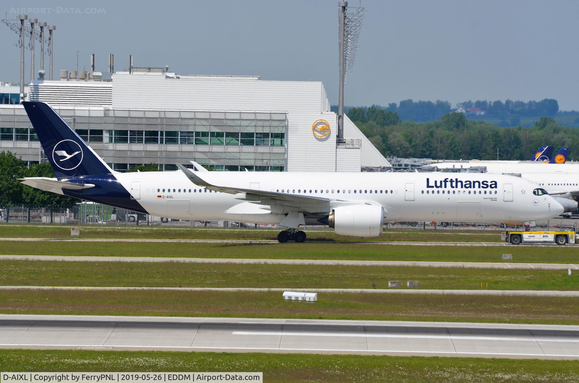 D-AIXL, 2018 Airbus A350-941 C/N 255, Lufthansa A359 under tow