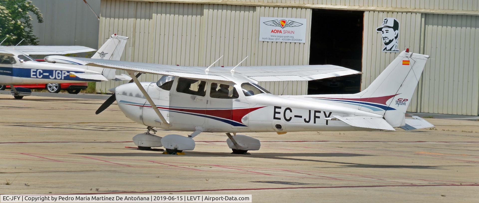 EC-JFY, 2004 Cessna 172S C/N 172S9678, Aeropuerto de Foronda - Vitoria-Gasteiz - Euskadi - España