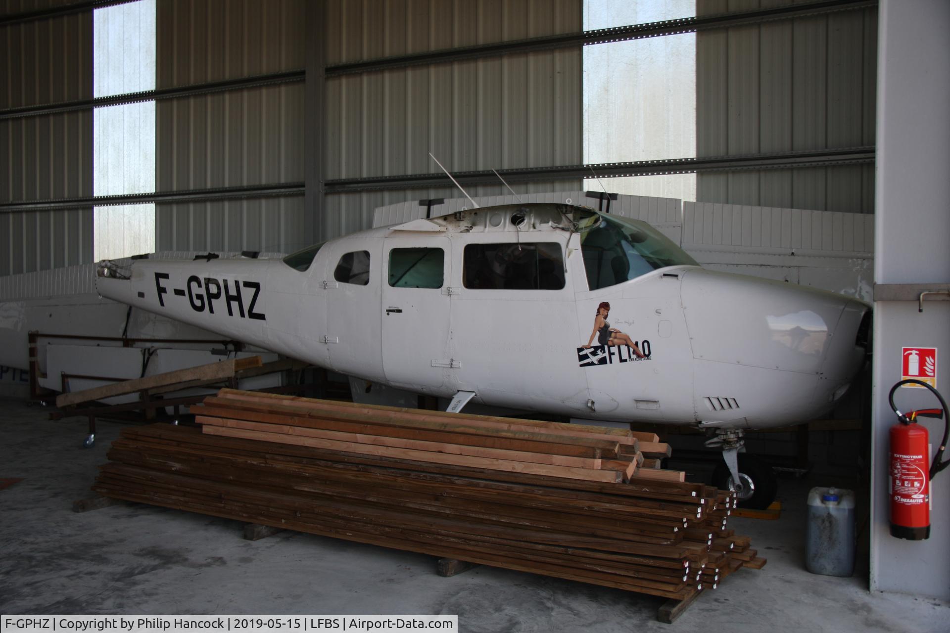 F-GPHZ, 1974 Cessna U206F Stationair Stationair C/N U20602364, Stored